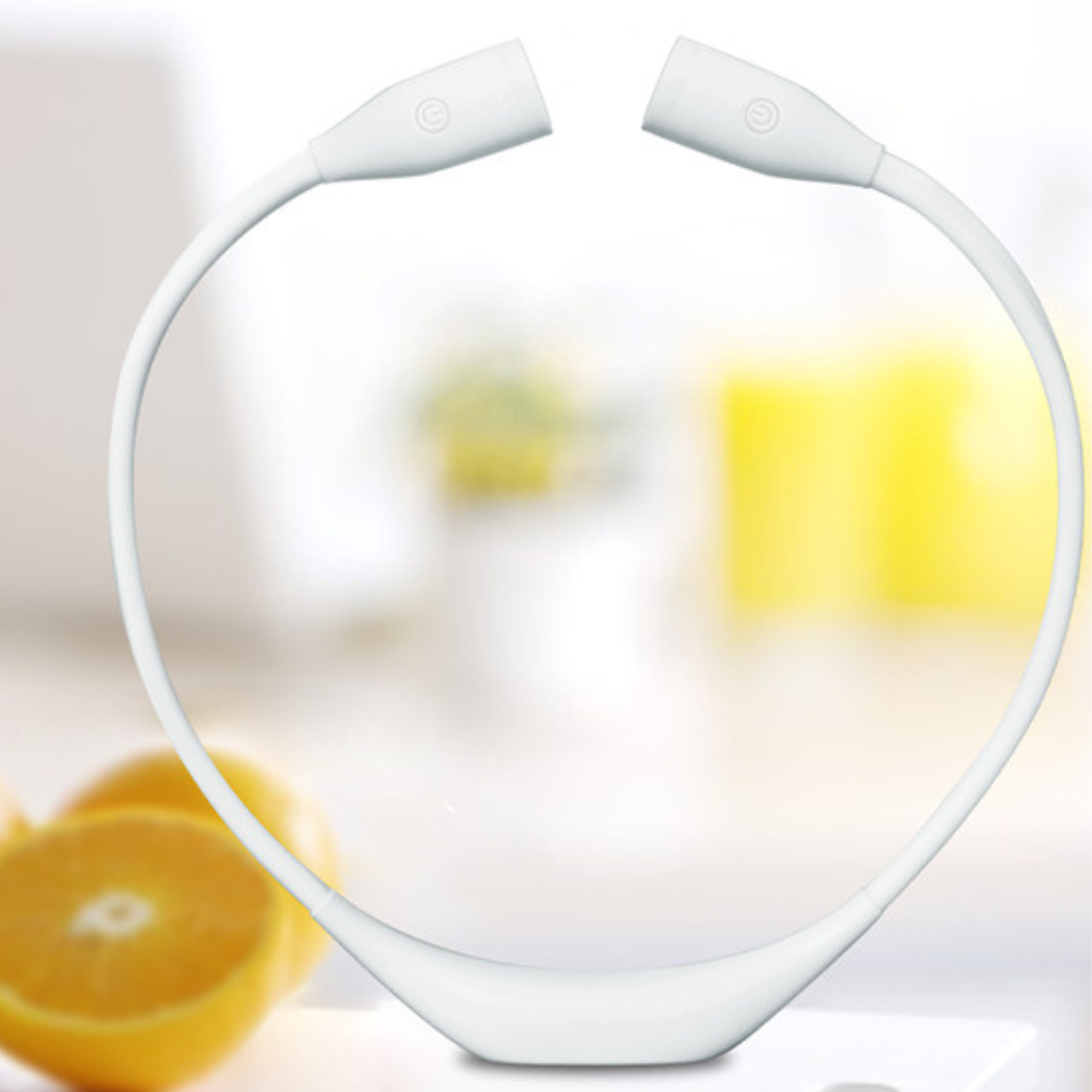 La lampe de lecture tour du cou blanche