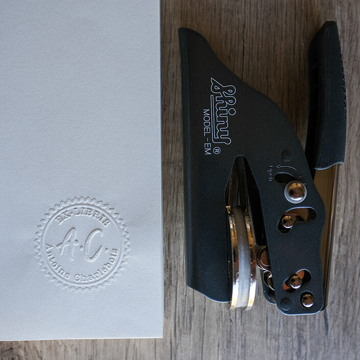 Pince à gaufrer - Modèle « Initiales » - MENTION EX LIBRIS