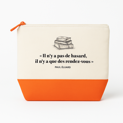 La jolie trousse en coton et sa citation de Paul Eluard