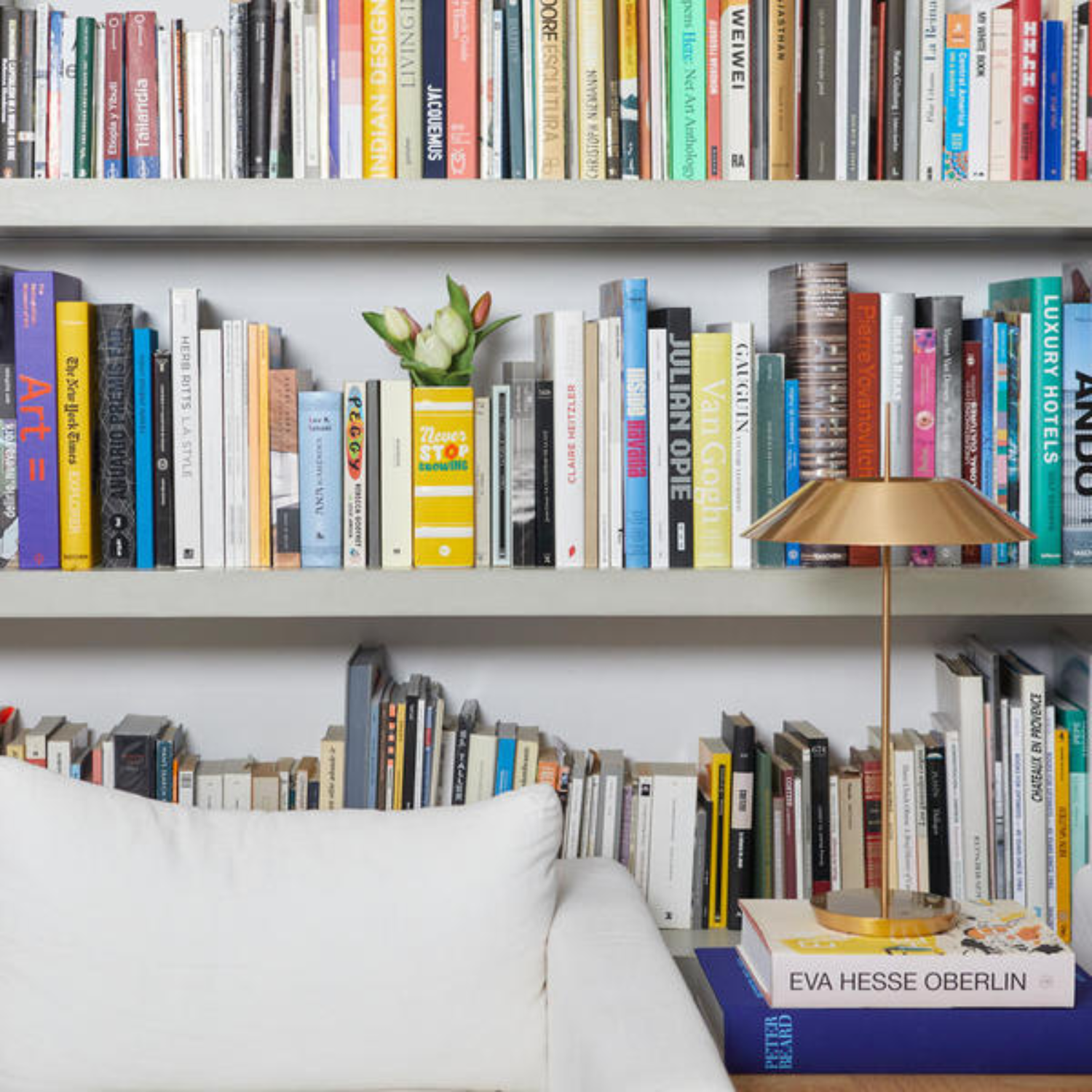 Le joli vase-livre jaune en céramique