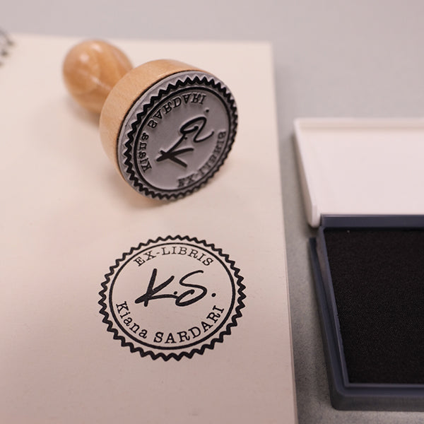 Tampon en bois ex-libris à personnaliser -  Modèle « Initiales »