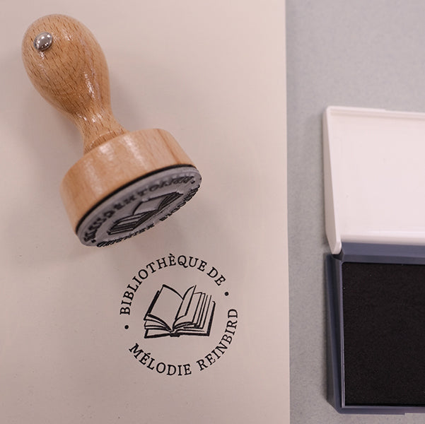 Tampon en bois ex-libris à personnaliser -  Modèle « Livre ouvert »