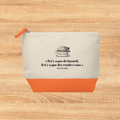 La jolie trousse en coton et sa citation de Paul Eluard