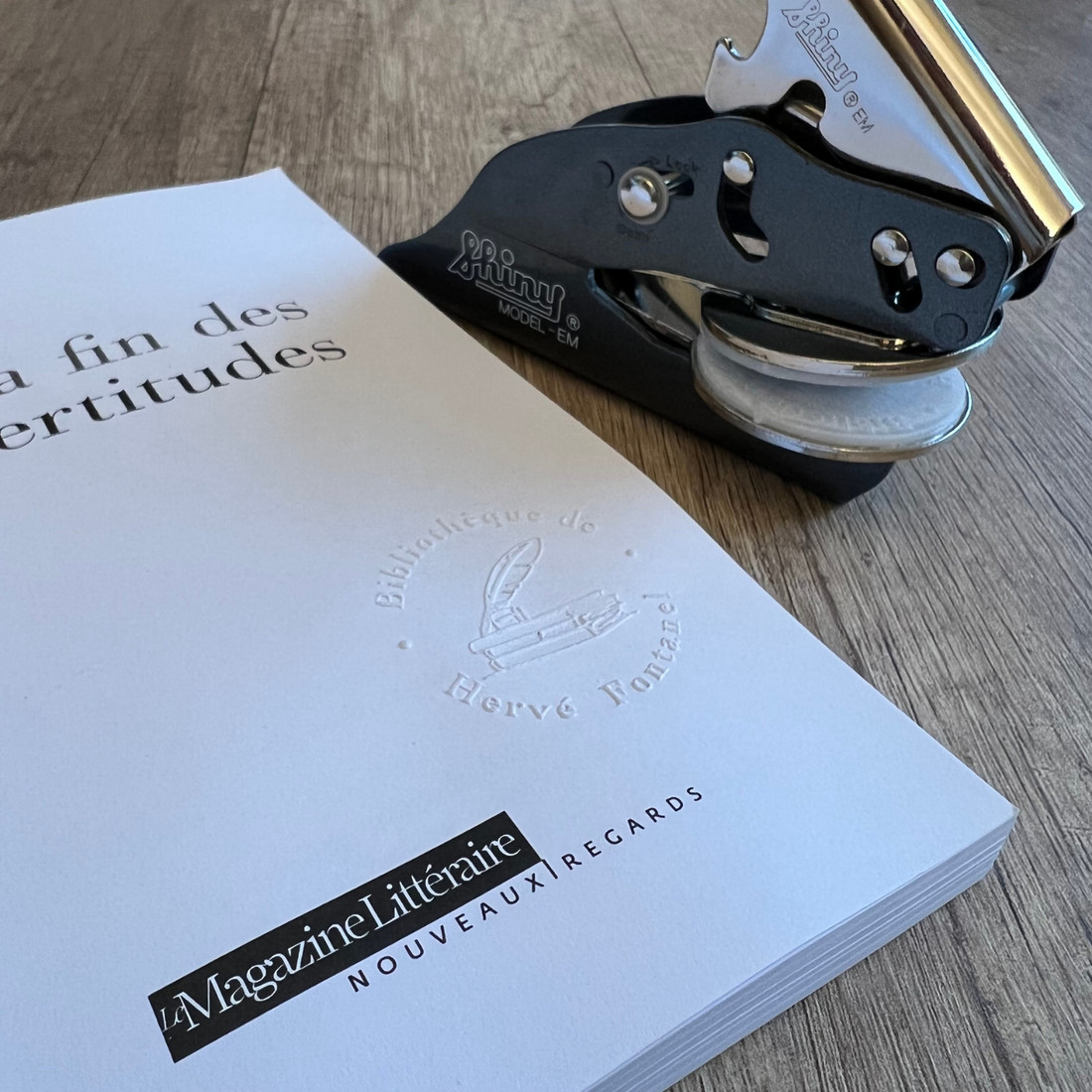 Pince à gaufrer - Modèle « Pile à lire »